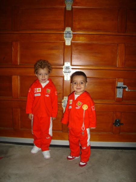 Clémence et Arthur en Ferrari